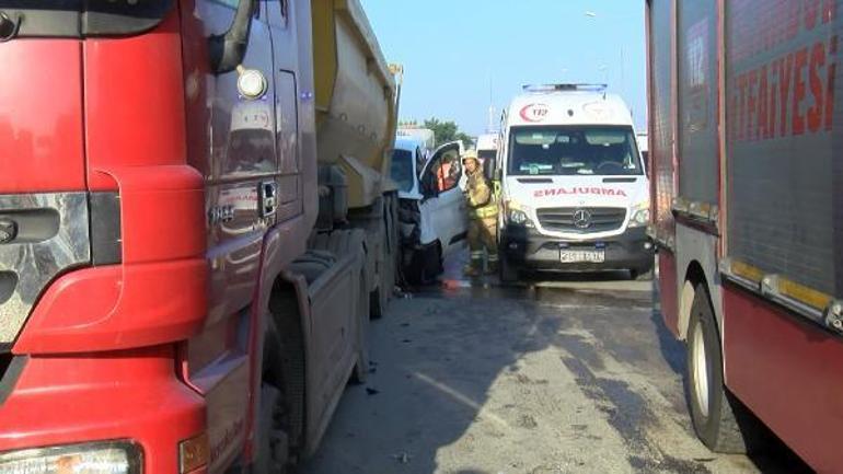 Ümraniyede emniyet şeridinde can pazarı: 11 yaralı