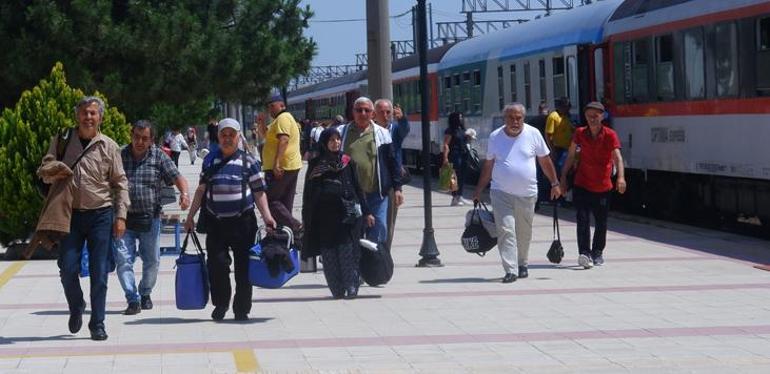 Gurbetçiler akın akın gelmeye başladı