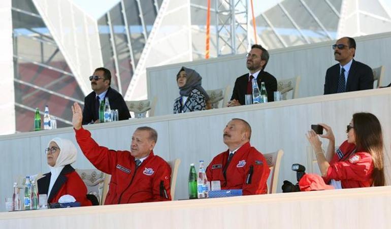 Erdoğan ve Aliyev, Türk Yıldızları ve Solo Türk ekibinin akrobasi gösterisini izledi