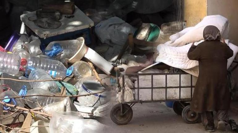 Bursa’da ekipleri şoke eden olay Çöp evden servet çıktı
