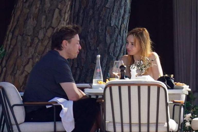 Elon Musk yeni sevgilisi Natasha Bassett ile görüntülendi