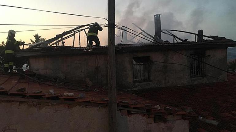 Ateşe verdiği evde oğluyla birlikte ölen baba toprağa verildi