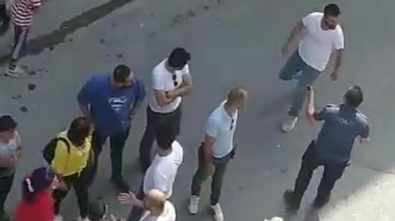 Senin boğazını keseceğim diyerek arkadaşına döner bıçağıyla saldırdı