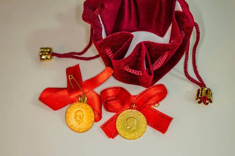 Altın fiyatları bugün ne kadar Gram altın ve çeyrek altın fiyatları haftanın ikinci gününde kaç para