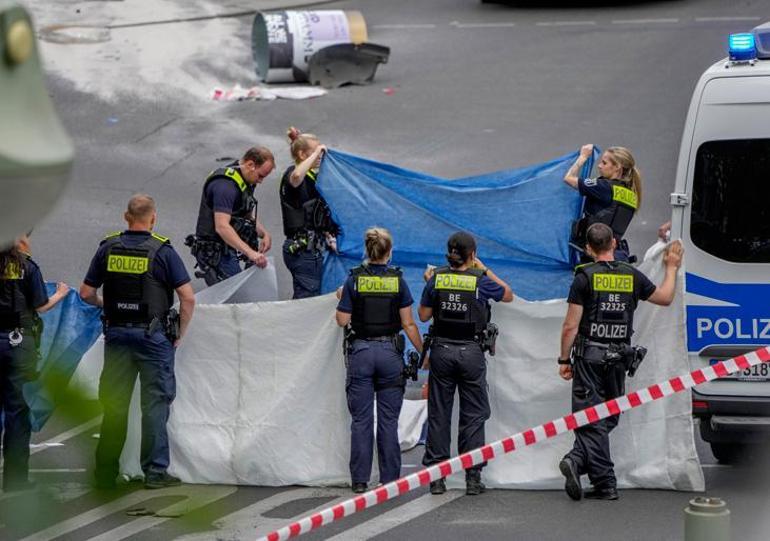 Son dakika haberi: Berlinde yayaları ezen sürücünün kimliği belli oldu Arabada Türkiye afişleri bulundu