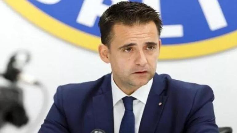Fenerbahçeden yeni futbol direktörü hamlesi Gece yarısı duyurdu