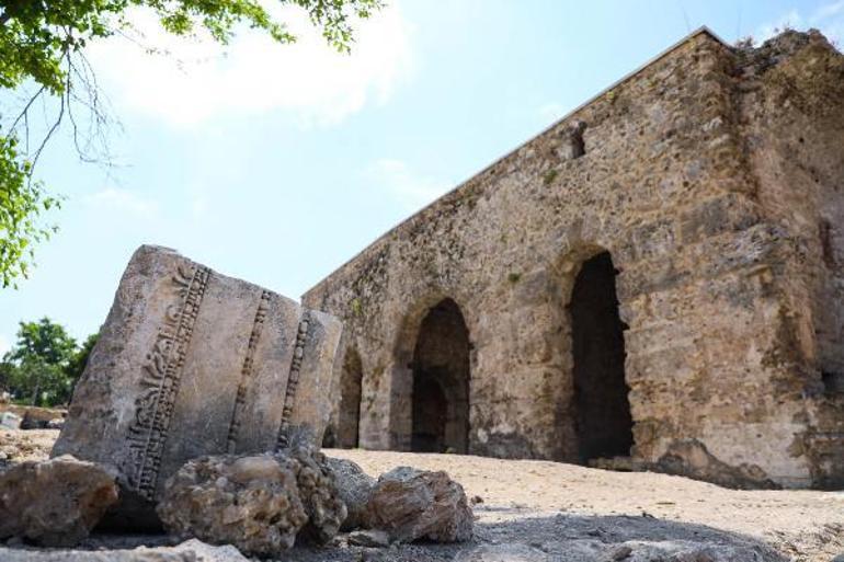 Yer: Antalya Kaçak yapıların altından tarih çıktı