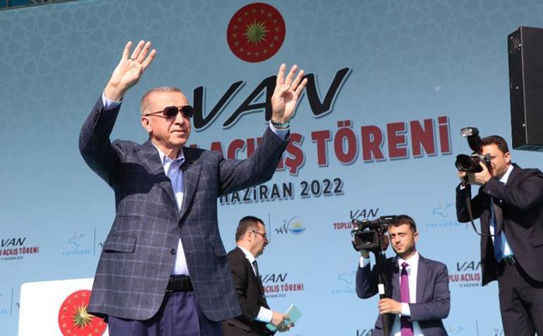 Cumhurbaşkanı Erdoğandan Vanda net mesaj: Yakalarına yapışın, Sizden kim istedi diye sorun