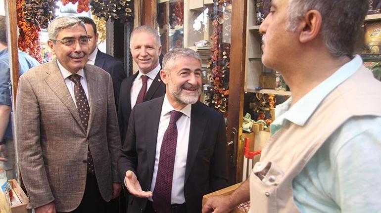 Hazine ve Maliye Bakanı Nebati Gaziantep’te vatandaşlarla bir araya geldi