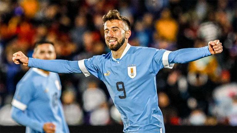 Uruguayda Diego Rossiden kariyer golü Muslera kenara geldi, gözleri doldu