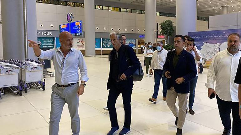Galatasarayın eski yıldızı Fenerbahçe yolunda Transfer gelişmesini Brezilya basını duyurdu