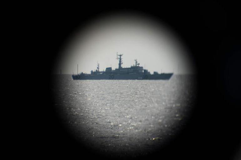 ABD askerleri adaya çıkarma yaptı Rus savaş gemileri kadrajda
