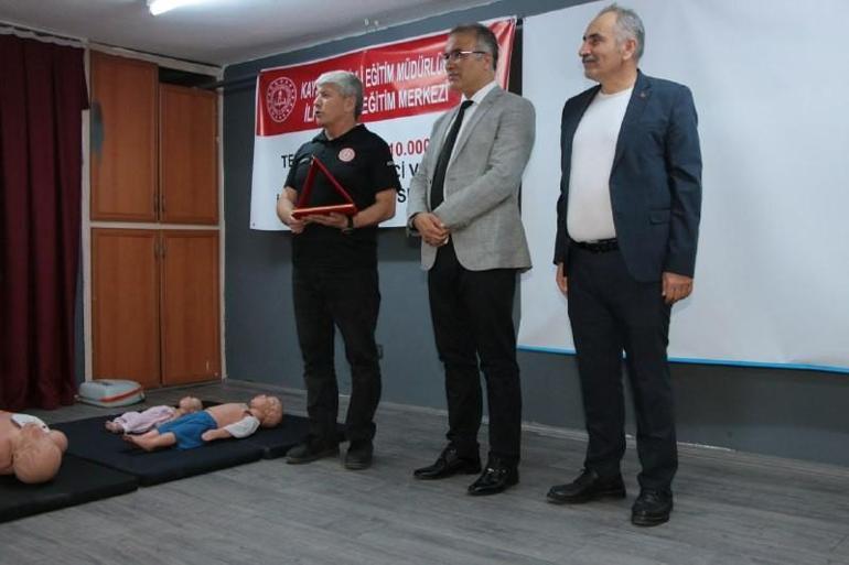 Öğretmenden meslektaşına hayat kurtaran müdahale
