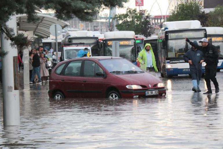 Ankara yine sele teslim Araçlar sular altında