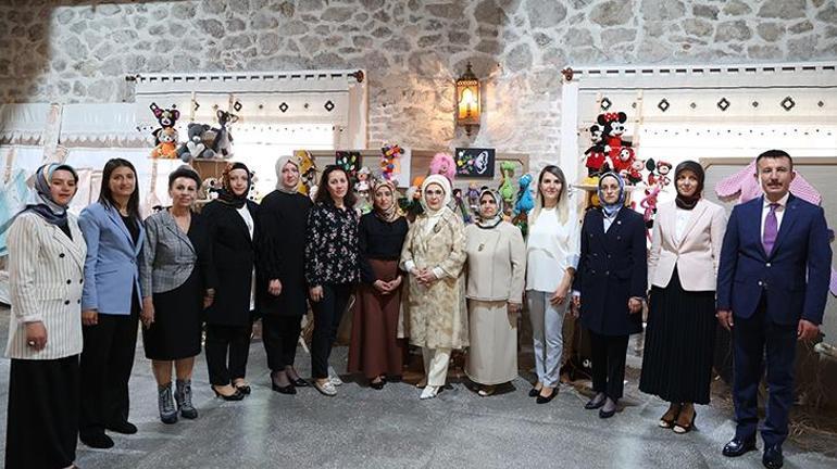 Emine Erdoğandan Ekolojik Sanat sergisine ziyaret Geri dönüşüm, hatta ileri dönüşüm