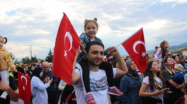 Türk Yıldızları’ndan Amasyada nefes kesen gösteri