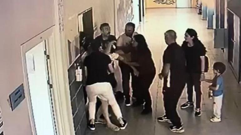 Okulda korku dolu anlar Öğretmenden meslektaşına hayat kurtaran hamle