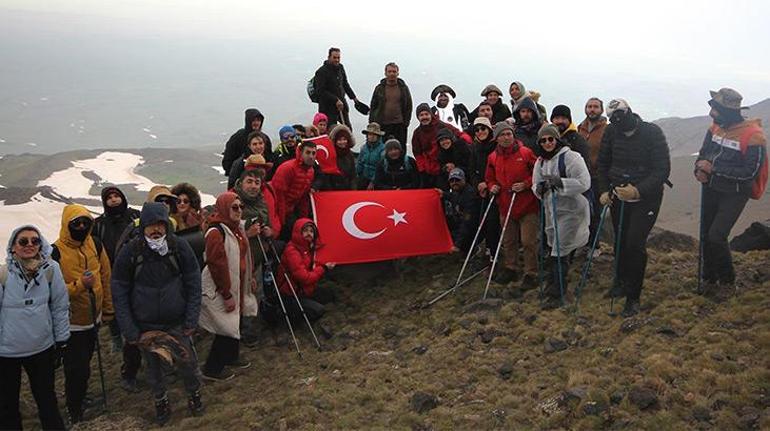 Fransa Konsolosluğu 5 görevlinin Ağrı Dağında zor anları