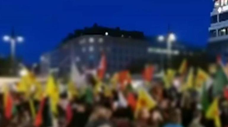 İsveçin başkentinde terör propagandası Terör örgütünün sözde bayrağı simge yapılarda
