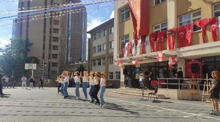 İstanbulda karneler dağıltı yaz tatili başladı
