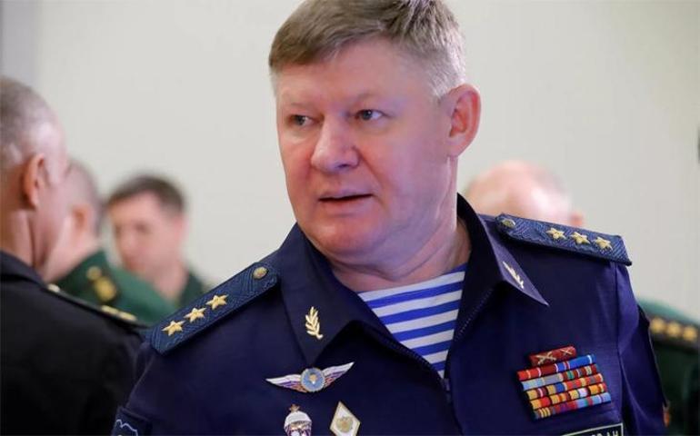 Rus savaş gemisi yakalandı Putin komutanı kovdu