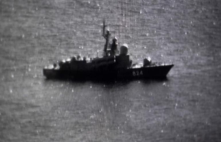 Rus savaş gemisi yakalandı Putin komutanı kovdu