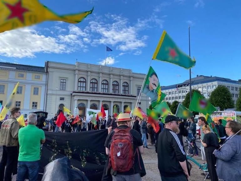 Skandal görüntüler NATO müzakereleri devam ederken PKK/YPG yandaşları İsveç’te sokağa indi