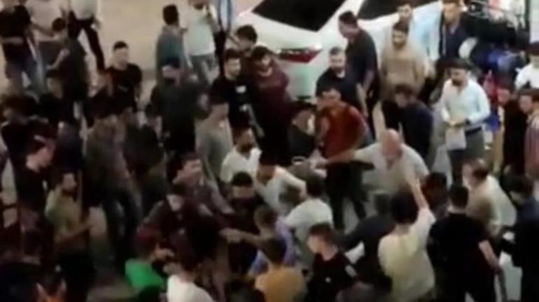 Vanda taciz iddiası Vatandaşlardan meydan dayağı yedi