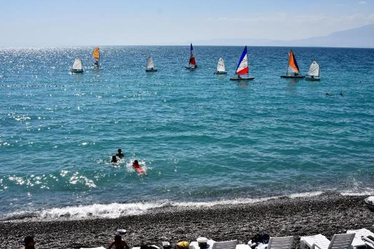 Van Gölünün mavi bayraklı plajında semaver ve mangal yasağı