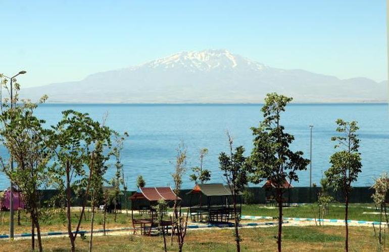 Van Gölünün mavi bayraklı plajında semaver ve mangal yasağı