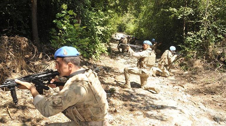 Özellikle toplumu bilinçlendirme ve art niyetli kişiler varsa onlara karşı çeşitli tedbirler alma bakımından yürüttüğümüz faaliyetler var. İl Emniyet Müdürlüğü'müze bağlı Polis Özel Hareket ve İl Jandarma Komutanlığı'na bağlı komando timleri bölgede dolaşarak hem şüpheli kişiler varsa onlarla ilgili araştırma yapıyor hem de bölgede bir olumsuzluk olduğunda onlara müdahale etmek adına alanda sürekli devriye görevi yürütmektedirler.