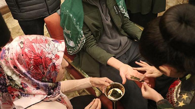 Evlat nöbetindeki anne: Oğlumu söke söke PKKdan aldım, asker ettim