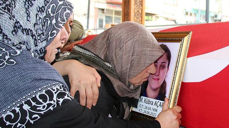 Astsubay sevgilisinin öldürdüğü polis memuru Kübra toprağa verildi