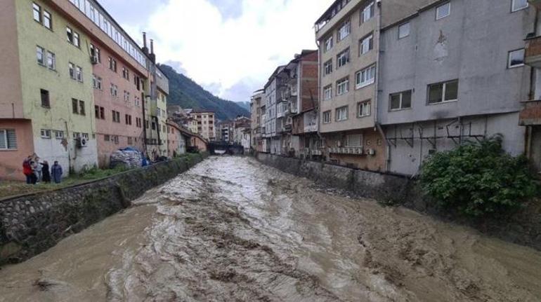 Yağmur sonrası ilçede heyelanlar meydana geldi