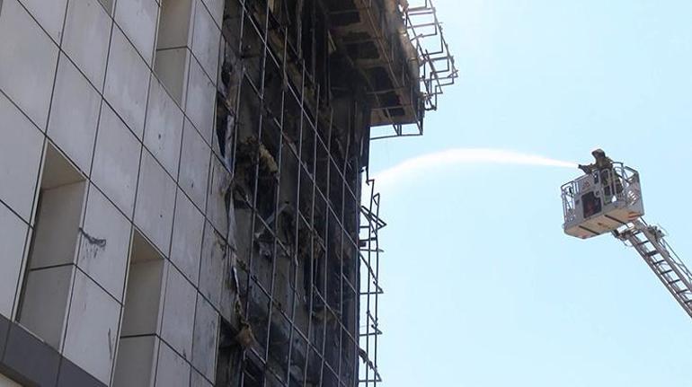 Başakşehirde panik 4 katlı iş merkezi yandı