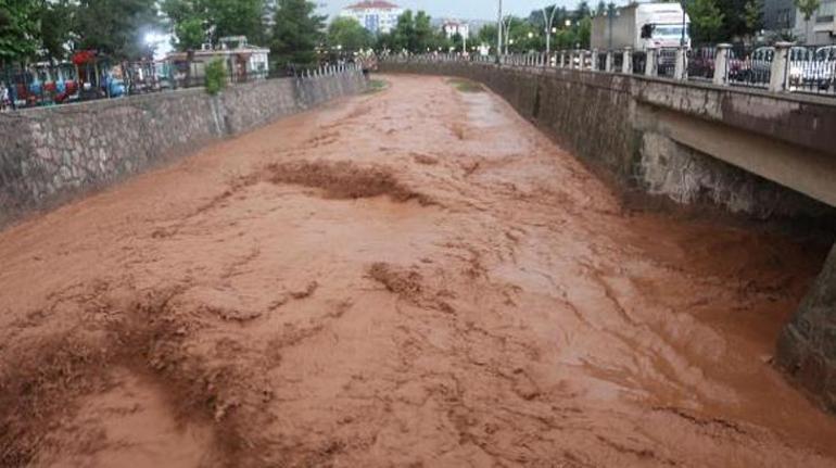 Sağanak yağış Tatlıçayın debisini yükseltti