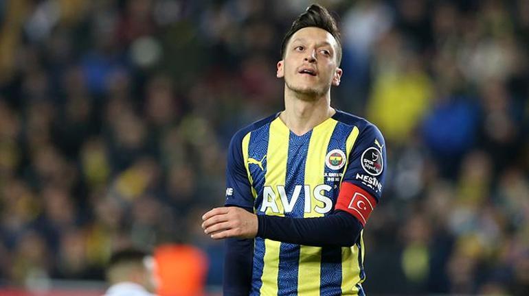 Barış Özbekten Fenerbahçeye Mesut Özil eleştirisi Emre Mor transferini değerlendirdi