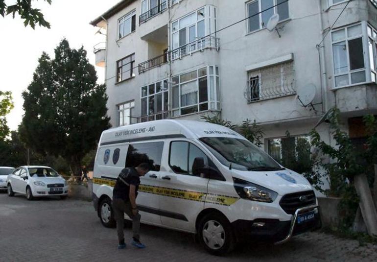 Dehşet evi Tartıştığı eski nişanlısını bıçakla öldürdü