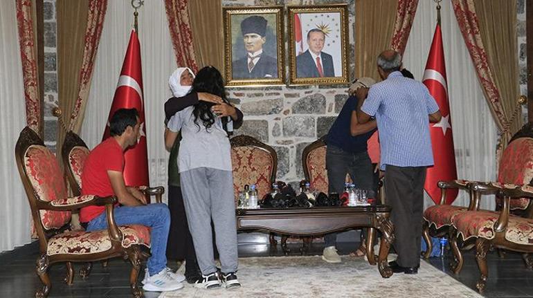 Diyarbakırdaki evlat nöbetinde 2 aile daha çocuklarına kavuştu