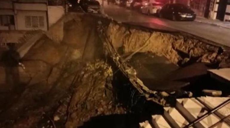 Üsküdarda inşaatın istinat duvarı çöktü 3 bina tahliye edildi