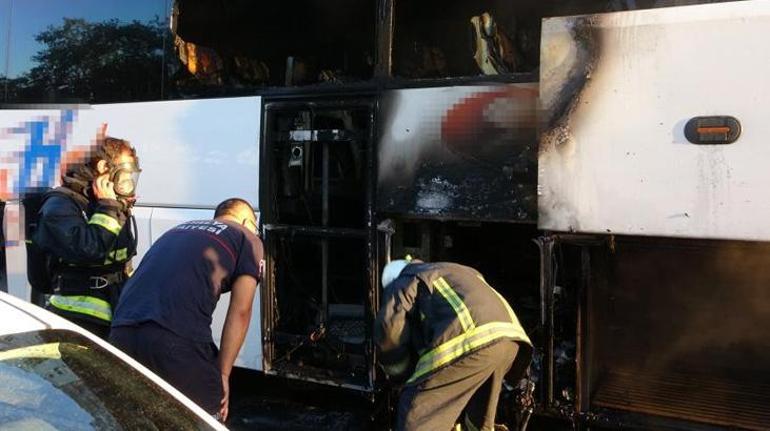 Antalyada panik anları Park halindeki boş otobüsü yandı