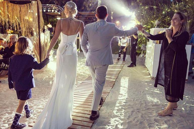 Mustafa Sandal ve Melis Sütşurup düğünden yeni karelerini paylaştı