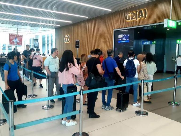 Tatilciler yolda Muğlada 5 kilometrelik araç kuyruğu