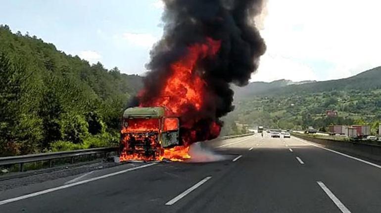 Boluda seyir halindeki TIR alev alev yandı