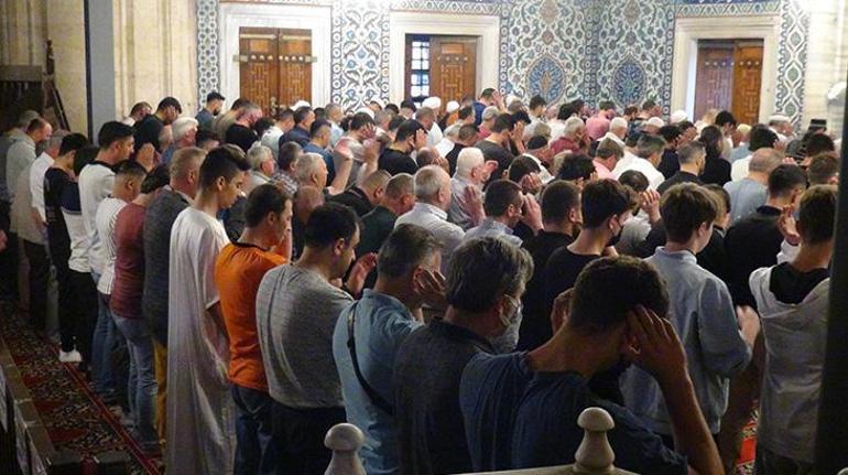 Ayasofya Camiinde binlerce kişi bayram namazı kıldı