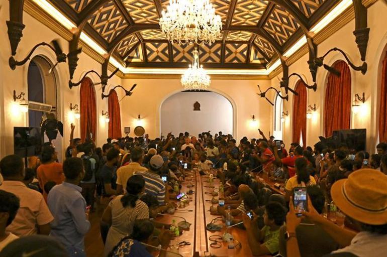 Sarayı basılan Sri Lanka lideri Rajapaksa istifa ediyor