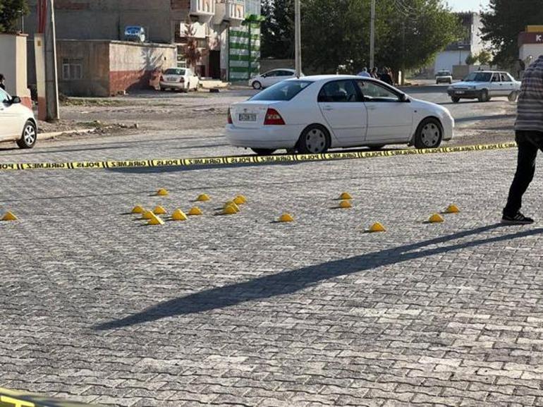 Yasak aşk yaşadığı adamı sokak ortasında öldürüp cesedin başında polisi bekledi