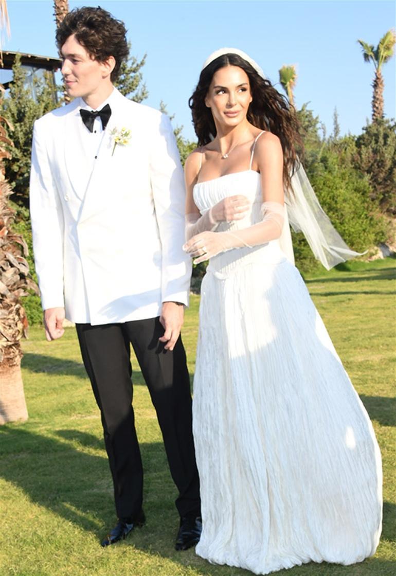 Ebru Şahin-Cedi Osman çifti düğün sonrası Çeşme tatilinde