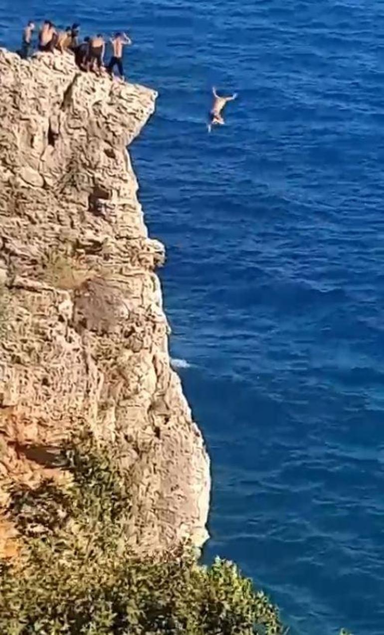 40 metreden denize atladı Baygınlık geçirip herkesi korkuttu