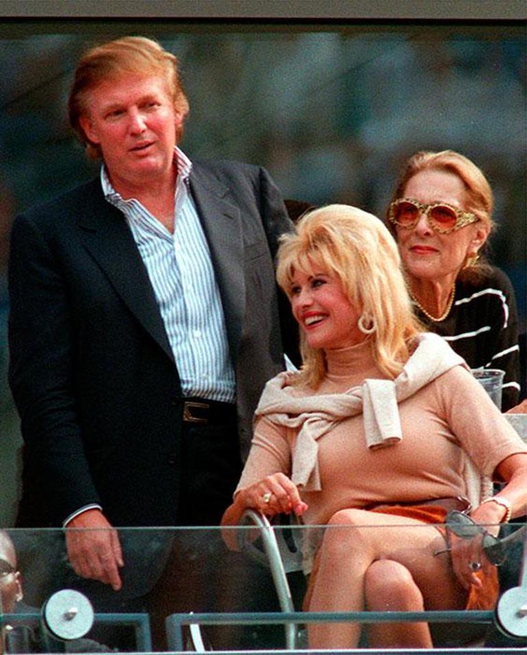 Donald Trumpın eski eşi Ivana Trump hayatını kaybetti